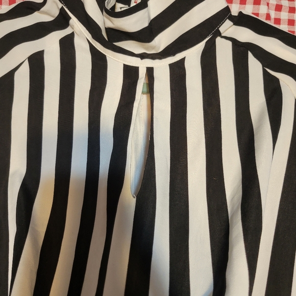 Sexy Black and white striped blouse...2xl.. - Picture 2 of 13